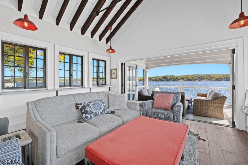331 Lakeside Blvd