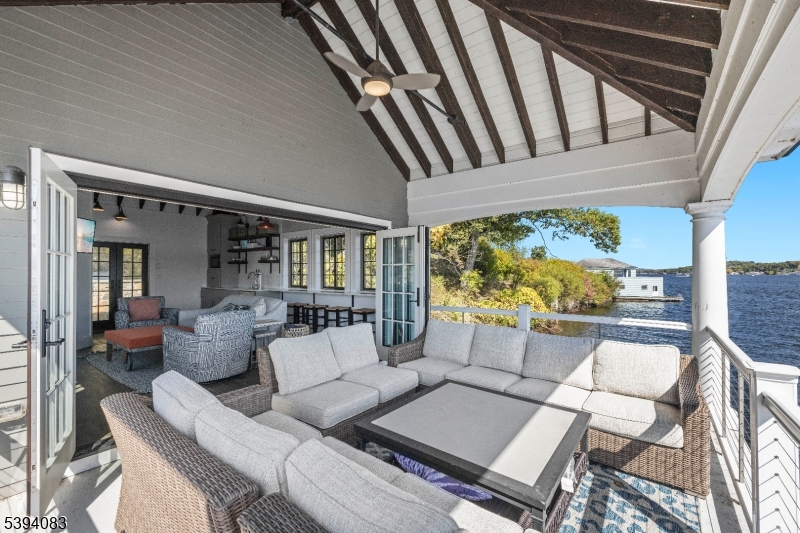 331 Lakeside Blvd