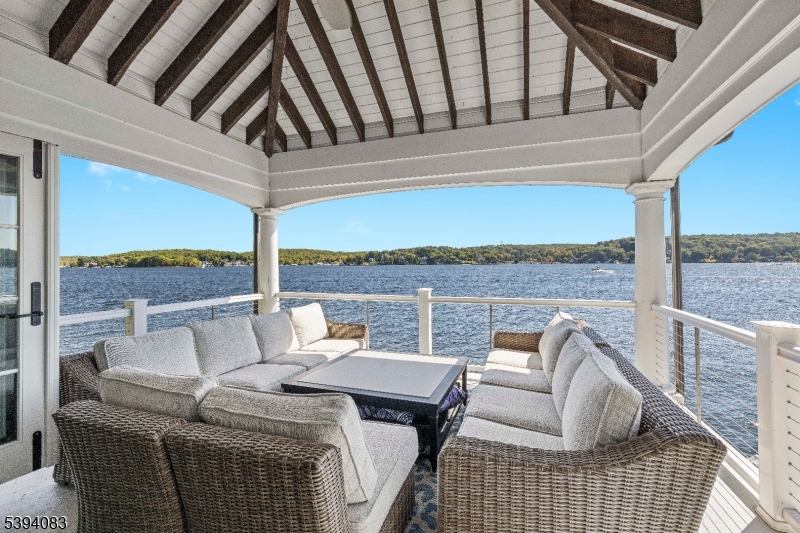331 Lakeside Blvd