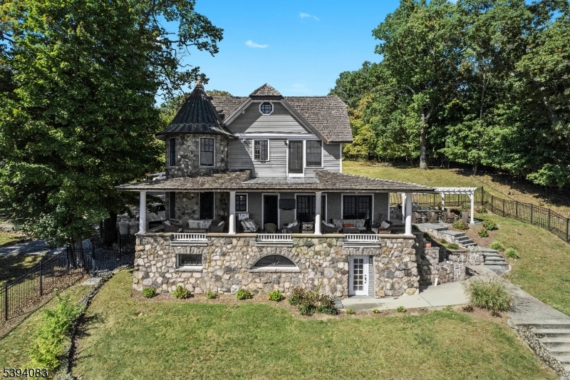 331 Lakeside Blvd