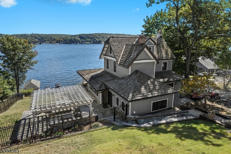 331 Lakeside Blvd