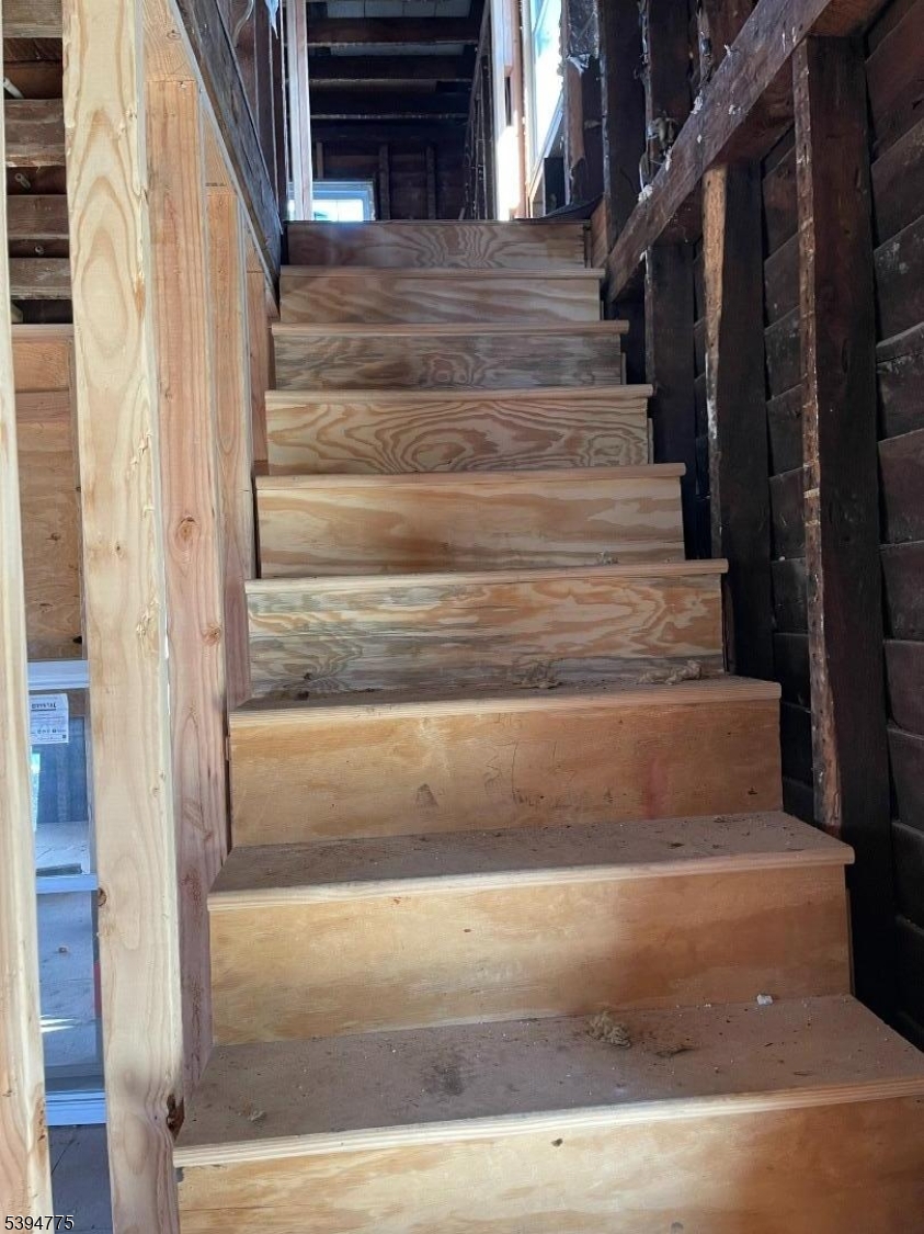 899 Adelphia-Farming Dale Rd