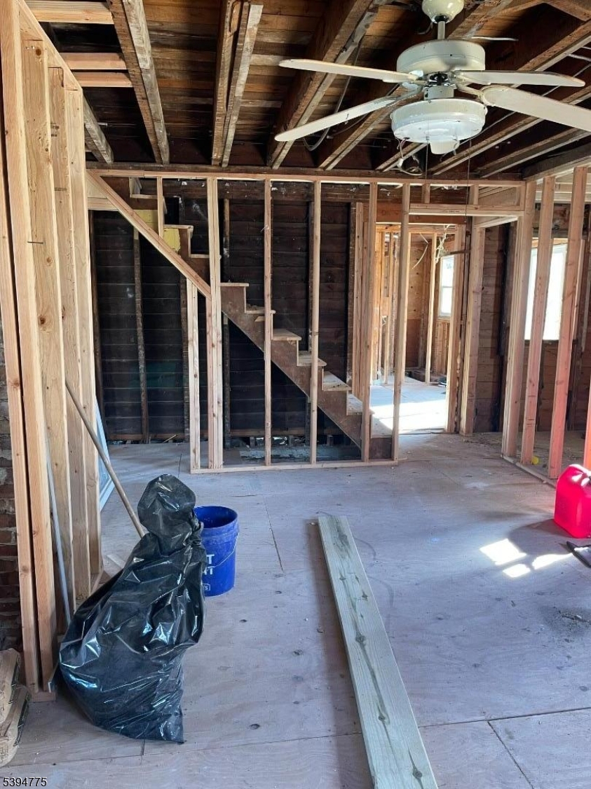 899 Adelphia-Farming Dale Rd