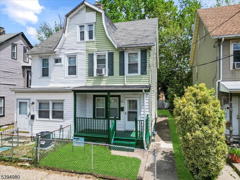 636 Elizabeth St