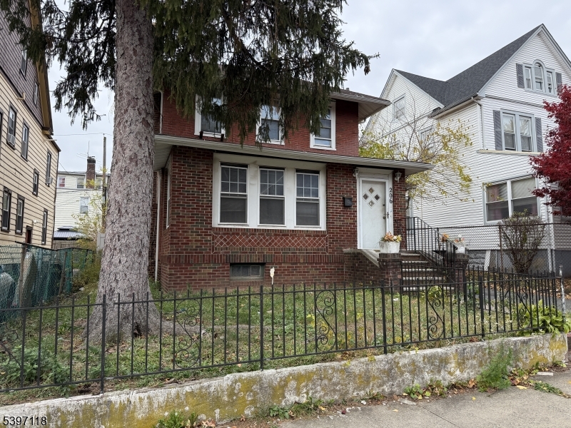 206 Weequahic Ave