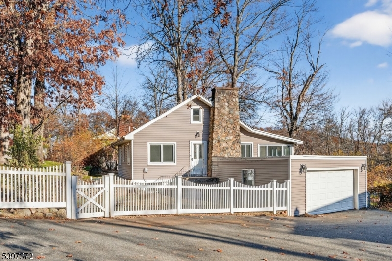 83 Lakeview Ave