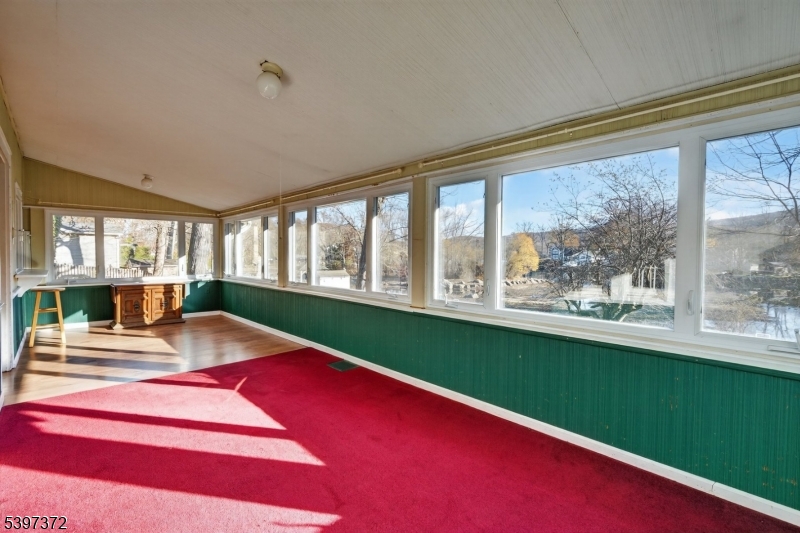 83 Lakeview Ave