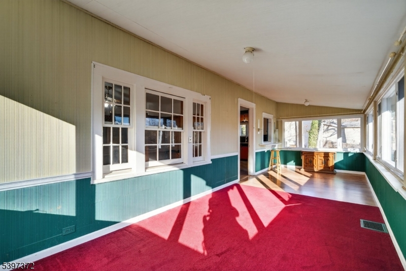 83 Lakeview Ave