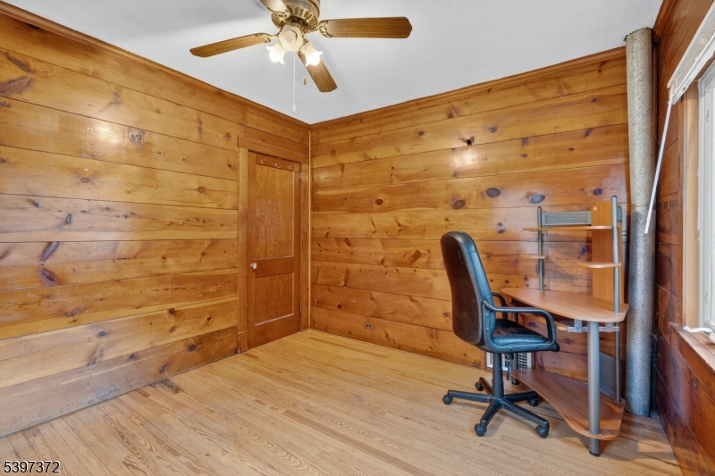 83 Lakeview Ave