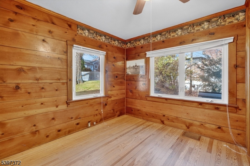 83 Lakeview Ave