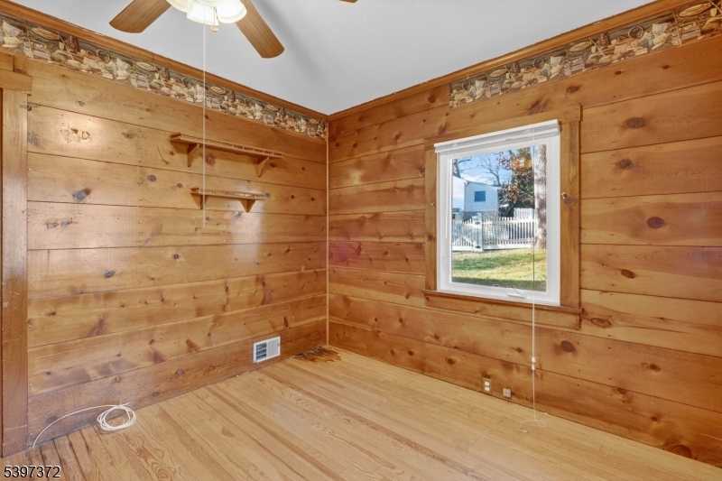 83 Lakeview Ave
