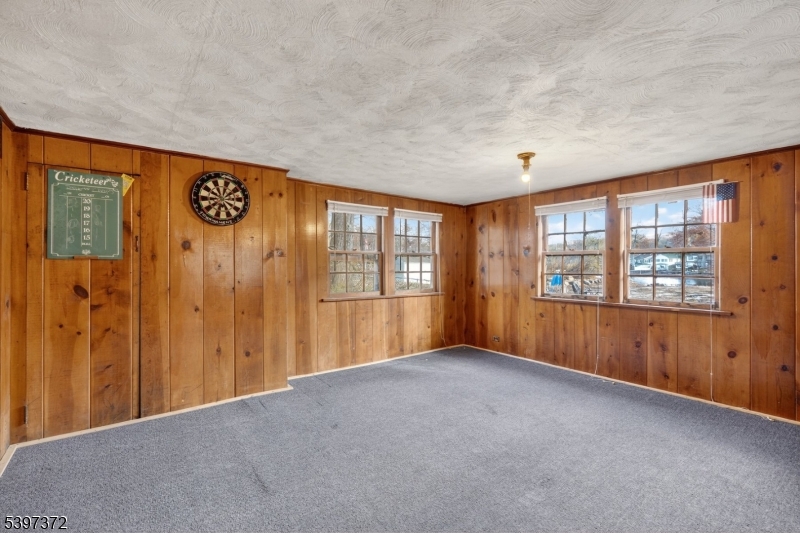 83 Lakeview Ave