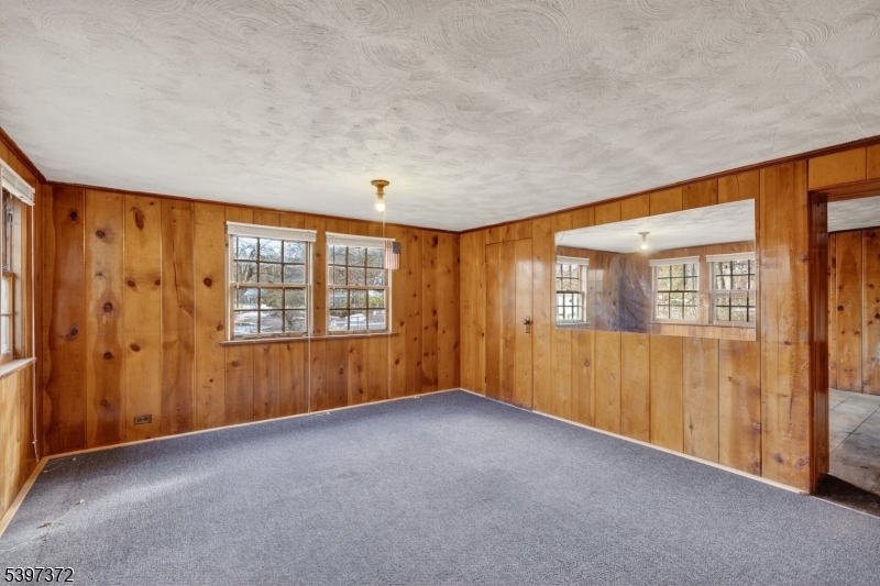 83 Lakeview Ave