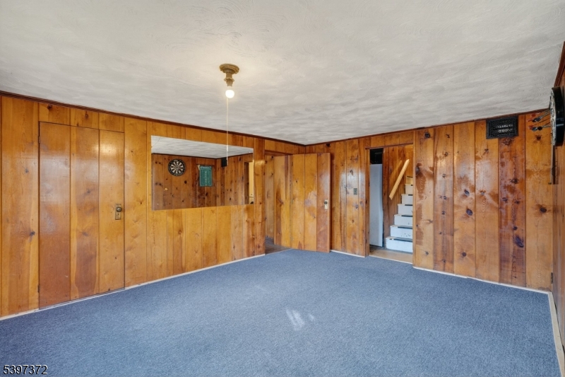83 Lakeview Ave