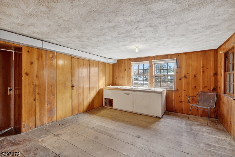 83 Lakeview Ave