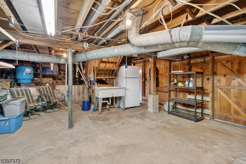 83 Lakeview Ave