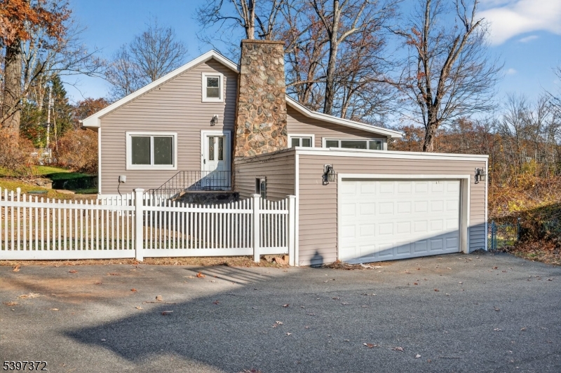 83 Lakeview Ave