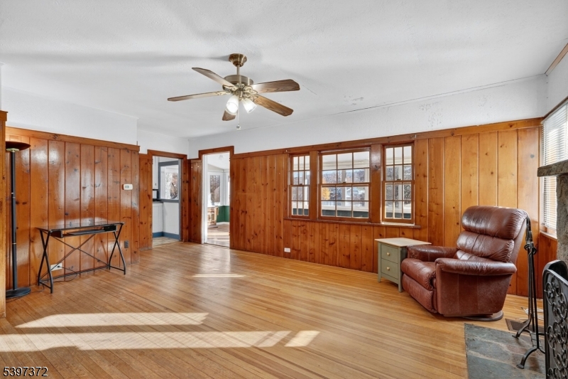 83 Lakeview Ave