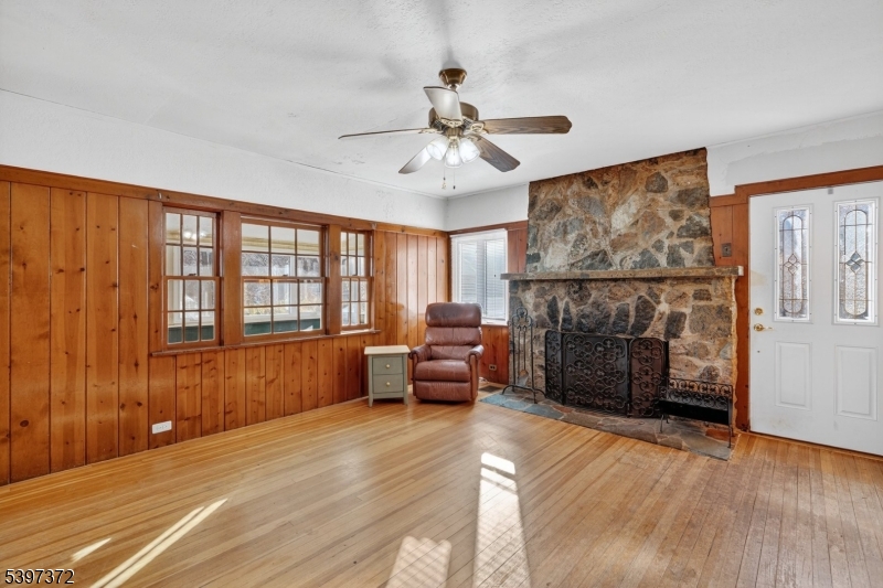 83 Lakeview Ave