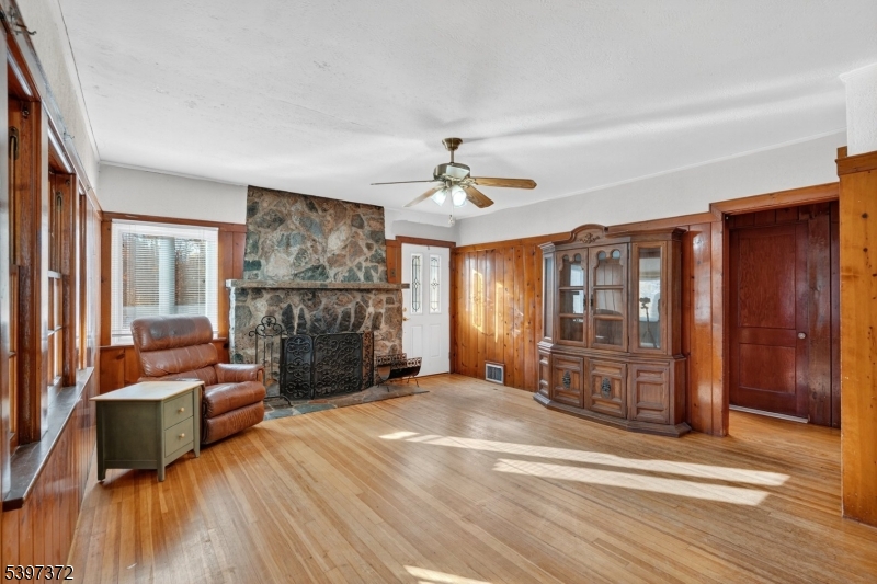 83 Lakeview Ave