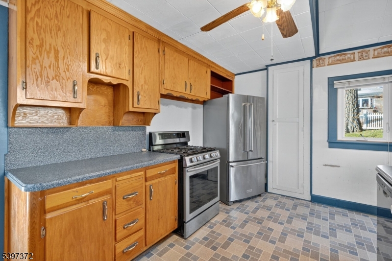 83 Lakeview Ave