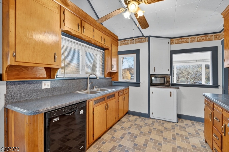 83 Lakeview Ave