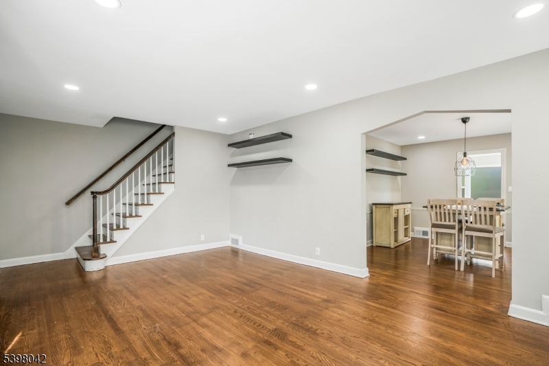 16 Pleasant Ave