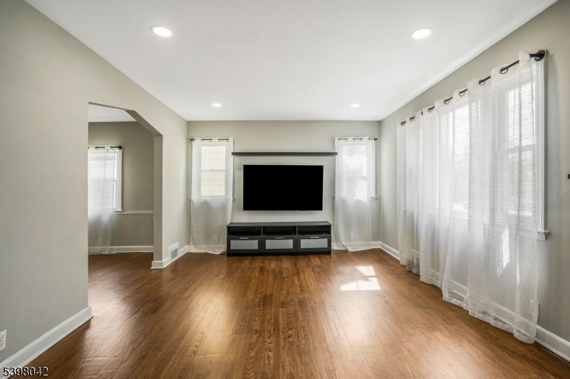 16 Pleasant Ave