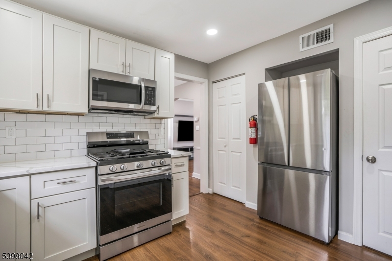 16 Pleasant Ave