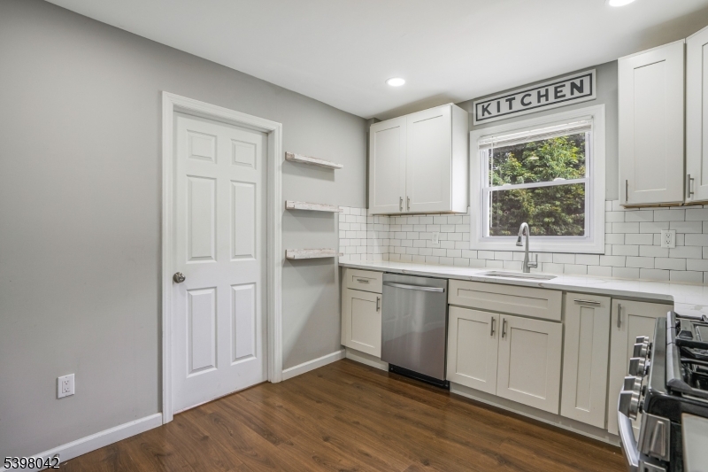 16 Pleasant Ave
