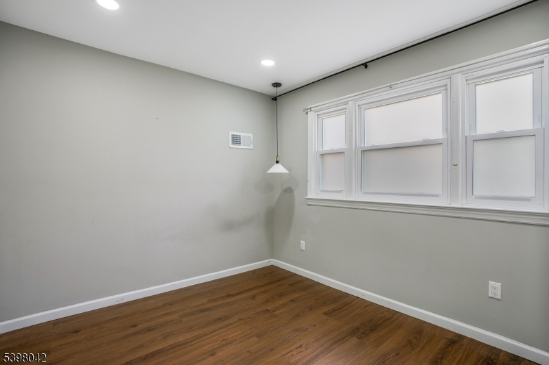 16 Pleasant Ave