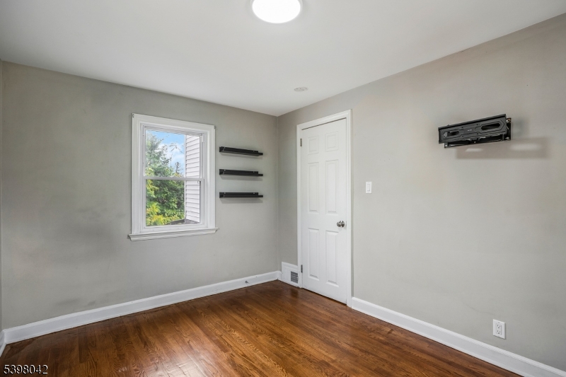 16 Pleasant Ave