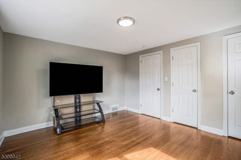 16 Pleasant Ave