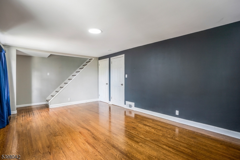 16 Pleasant Ave