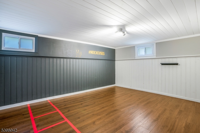 16 Pleasant Ave