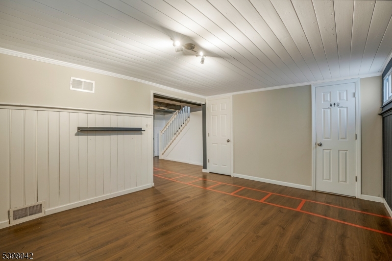 16 Pleasant Ave