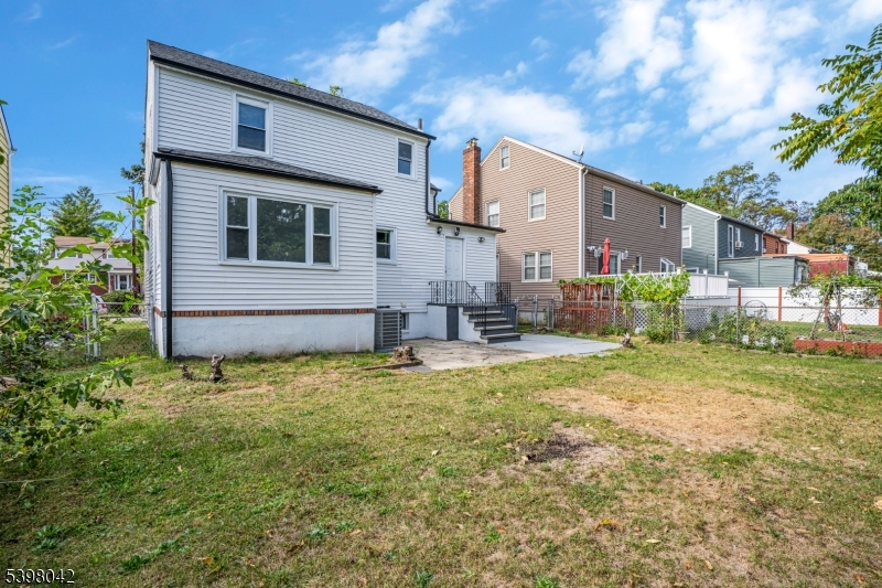 16 Pleasant Ave