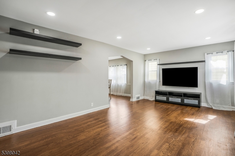 16 Pleasant Ave