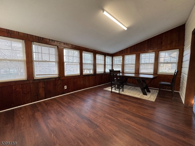 13 Log Cabin Ter