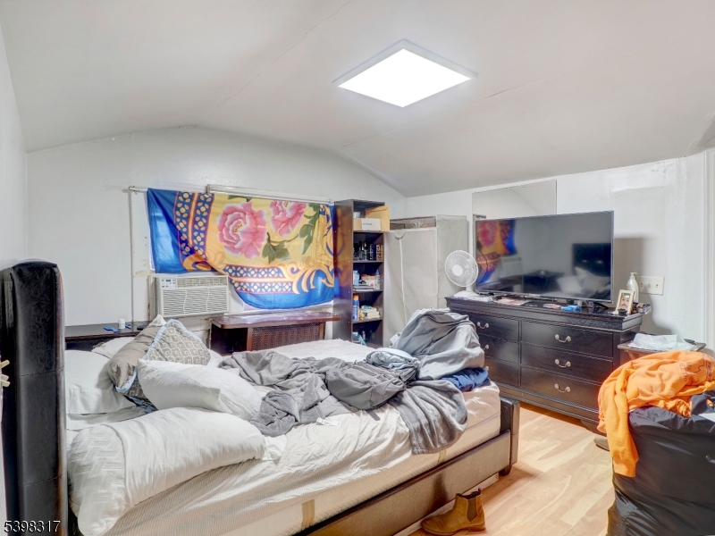 77 Delmar Pl