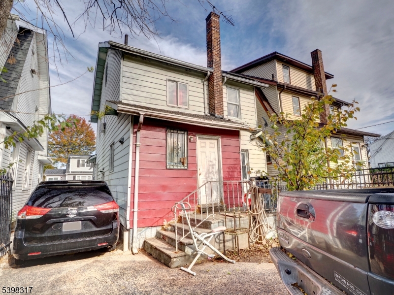 77 Delmar Pl