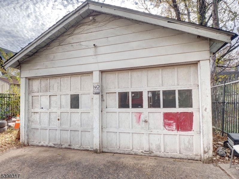 77 Delmar Pl