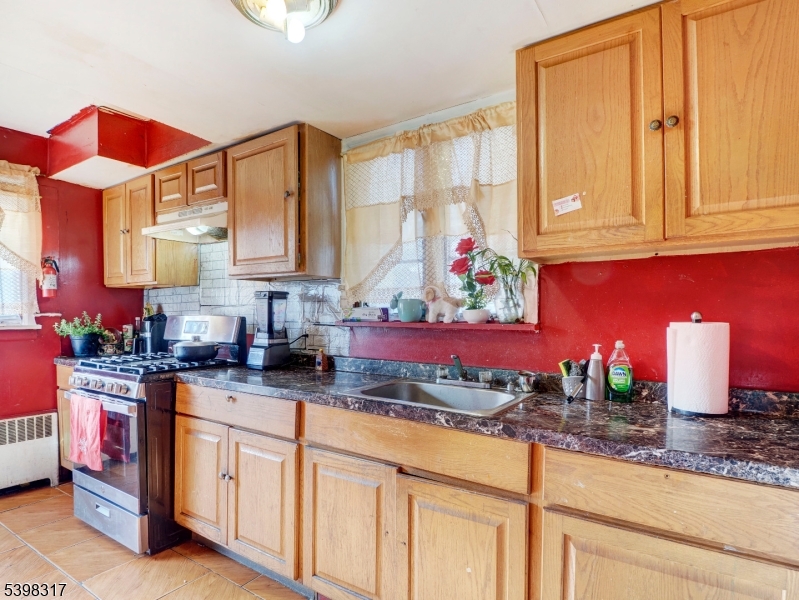 77 Delmar Pl