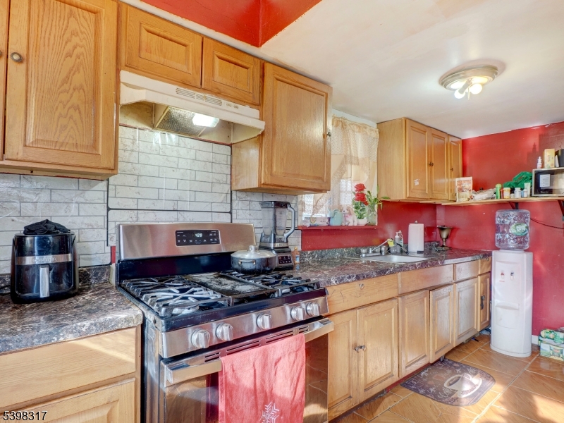 77 Delmar Pl