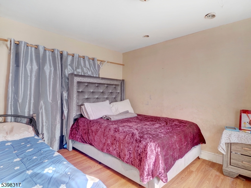 77 Delmar Pl