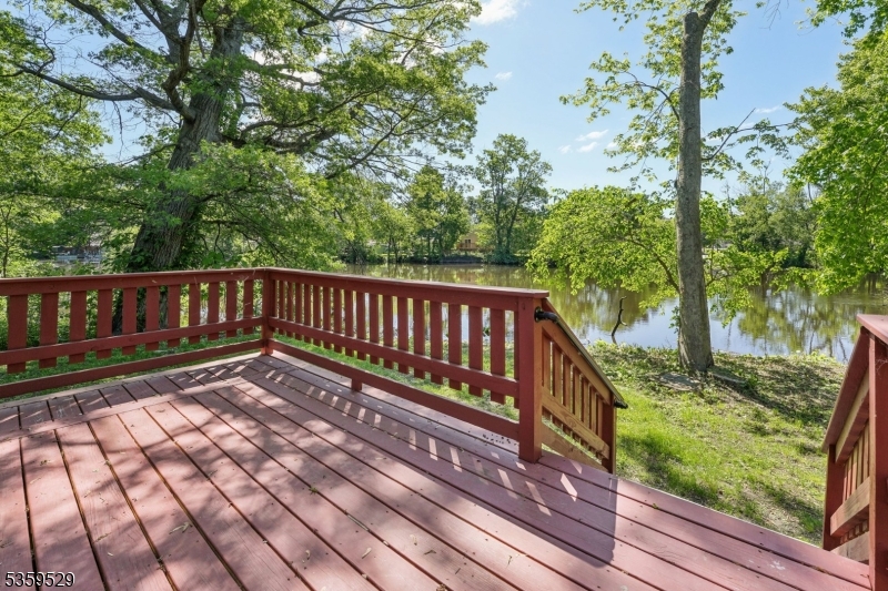 57 Riverlawn Dr