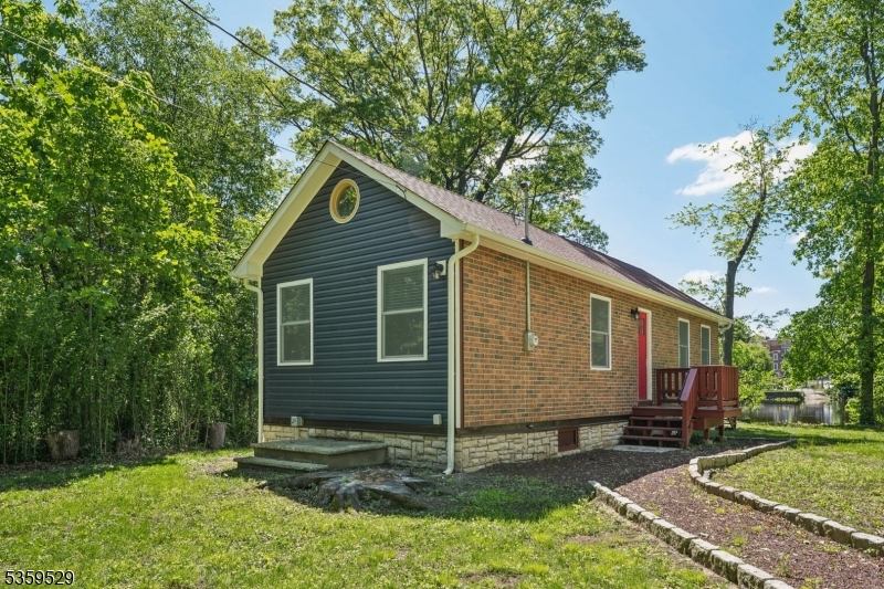 57 Riverlawn Dr