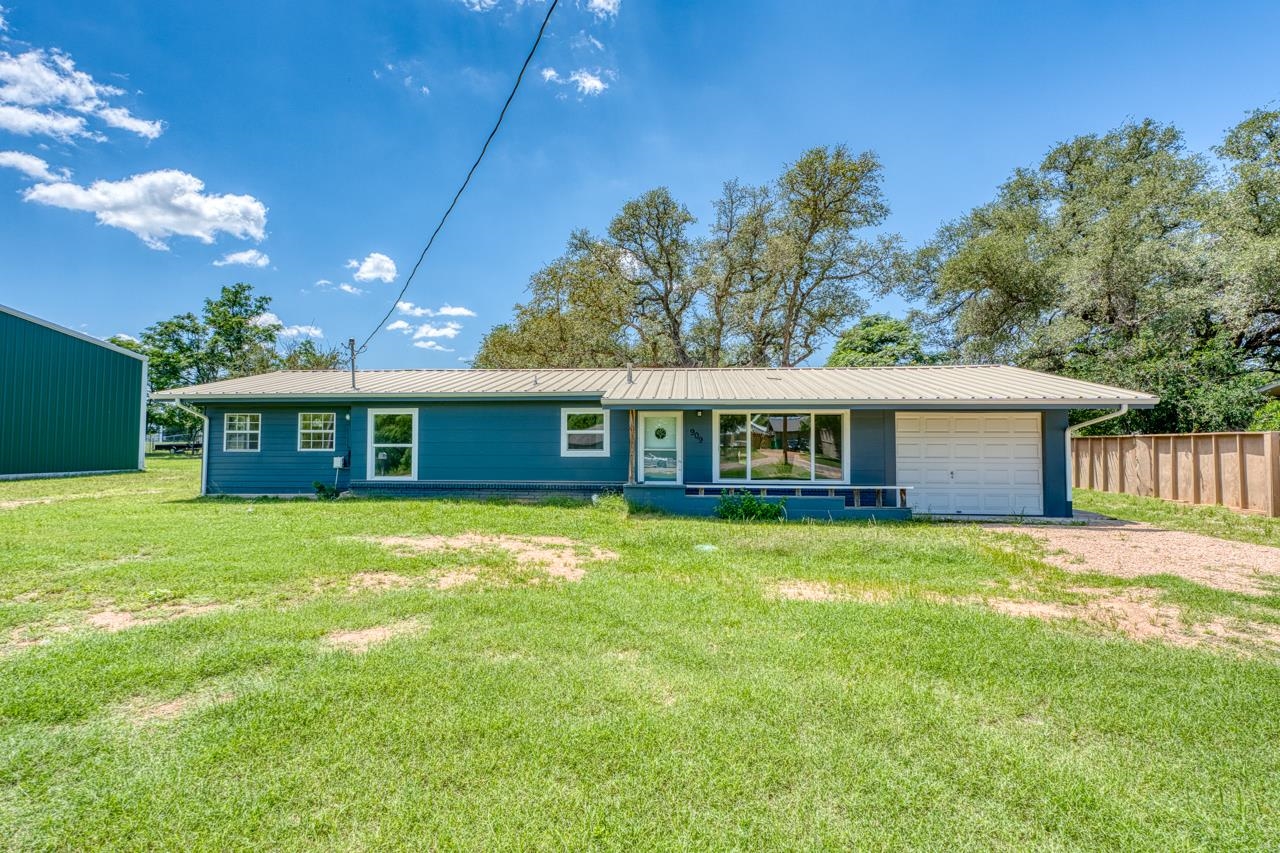909 Circle Drive, Sunrise Beach, TX 78643