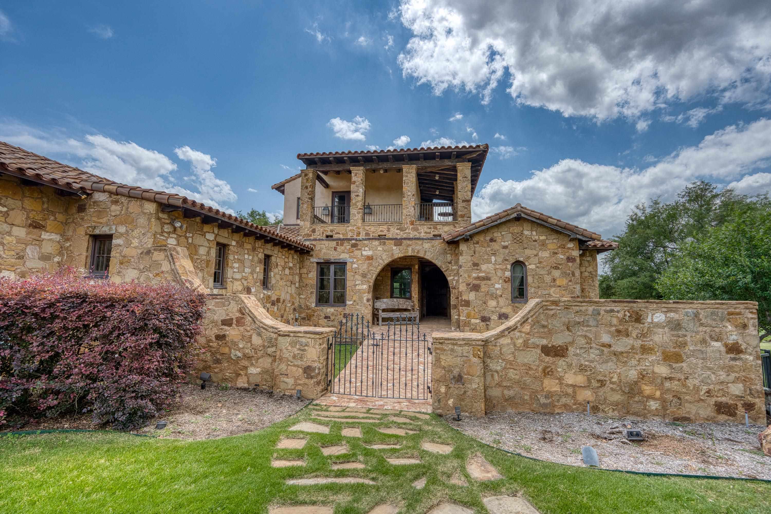 420 La Serena Loop, Horseshoe Bay, TX 78657