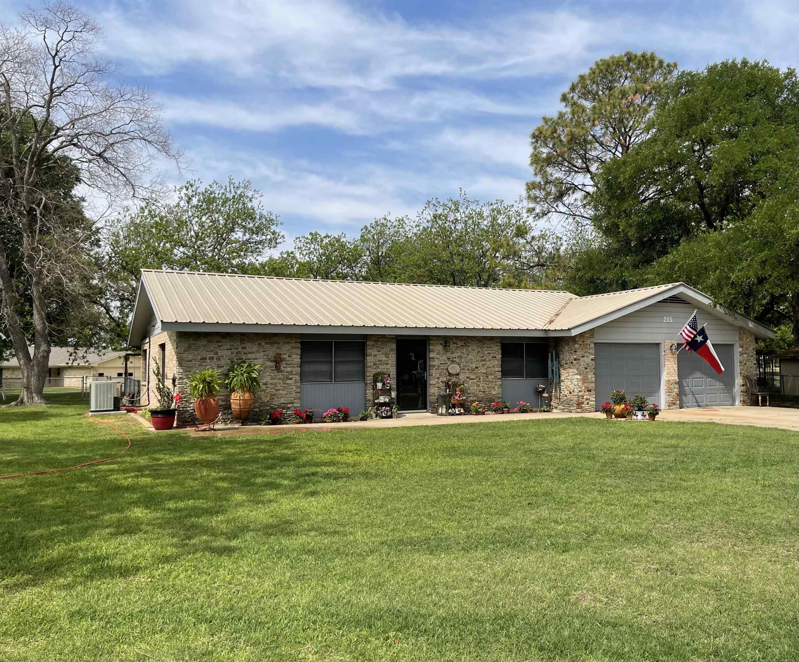 215 Flamingo Circle, Highland Haven, TX 78654